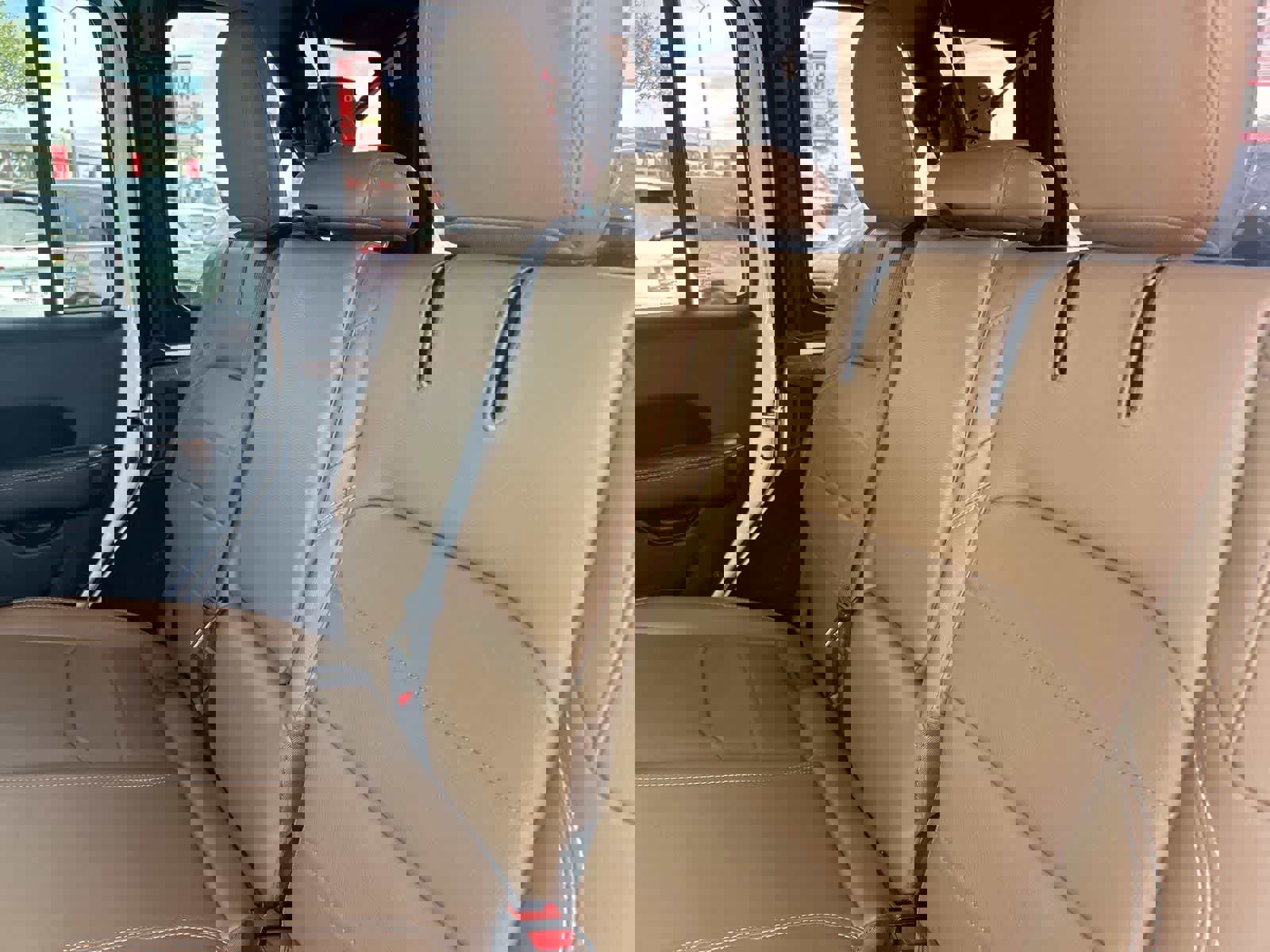 Used 2023 Jeep Wrangler Sahara image 33