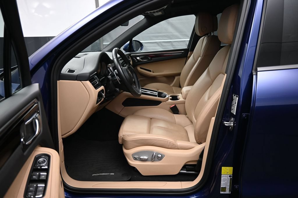 Used 2024 Porsche Macan AWD/4WD image 5