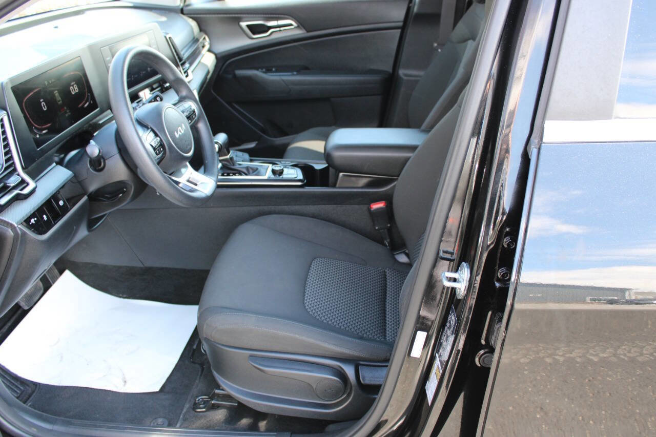 Used 2023 Kia Sportage LX image 7