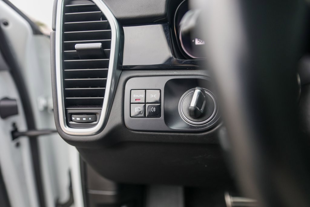 Used 2020 Porsche Cayenne Turbo w/ Assistance Package image 15