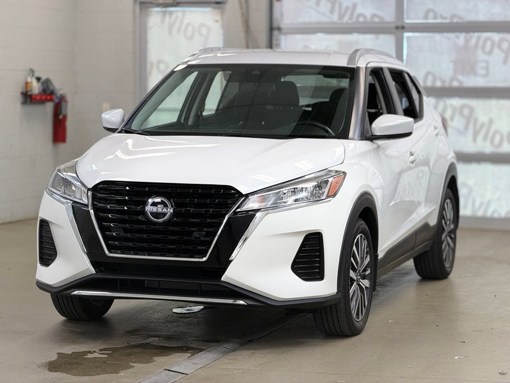 Used 2023 Nissan Kicks SV FWD image 3