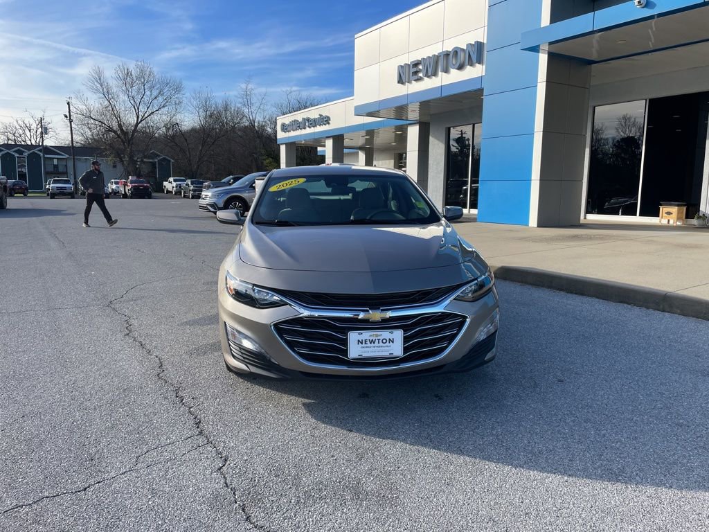Used 2025 Chevrolet Malibu LT image 2