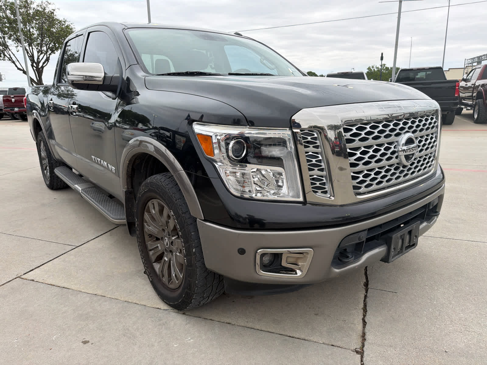 Used 2019 Nissan Titan Platinum Reserve w/ Platinum Utility Package AWD/4WD image 4