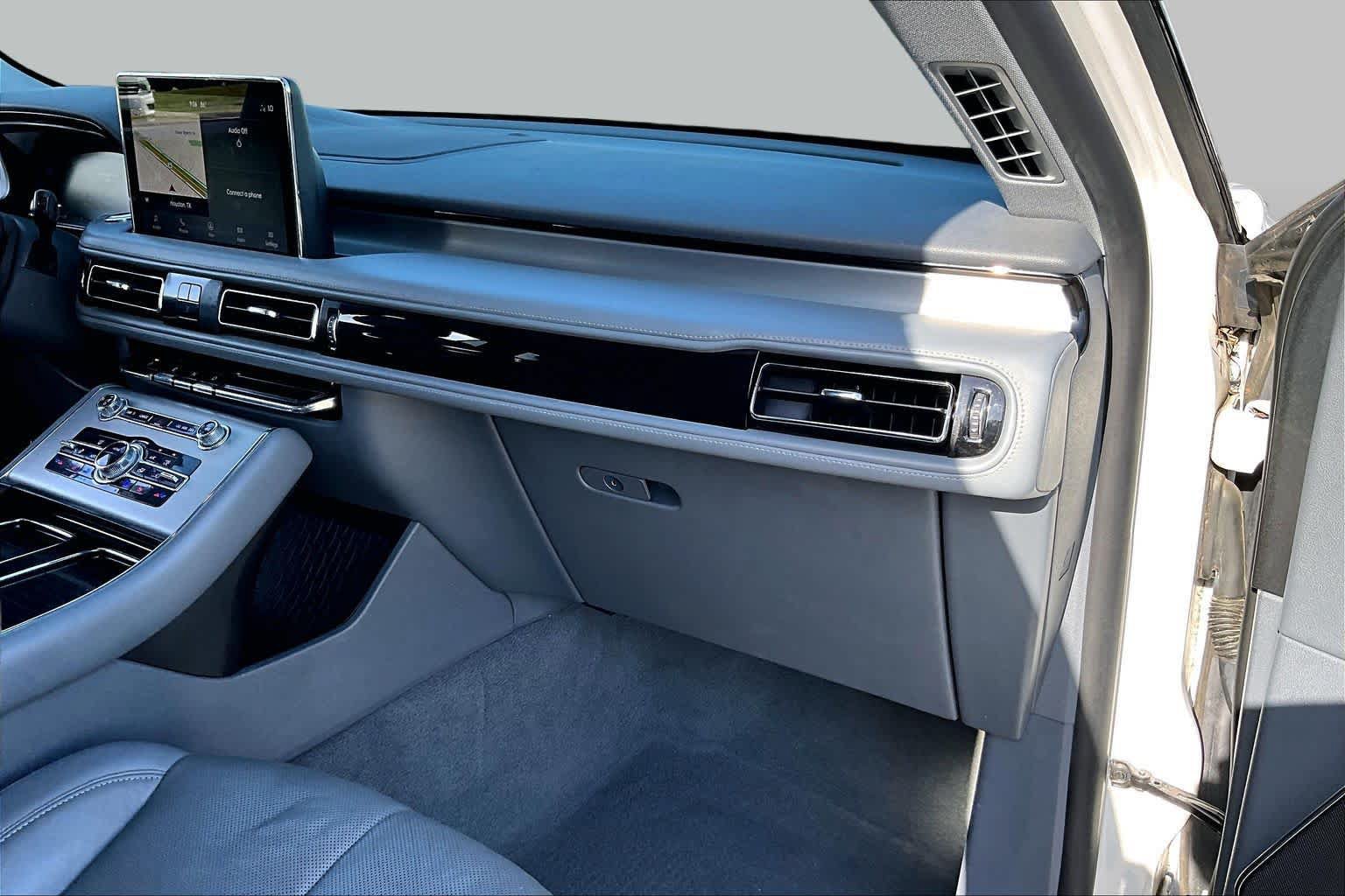 Used 2020 Lincoln Aviator Reserve w/ Equipment Group 201A RWD image 17