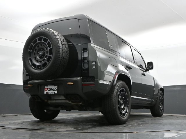 Used 2025 Land Rover Defender 110 AWD/4WD image 37