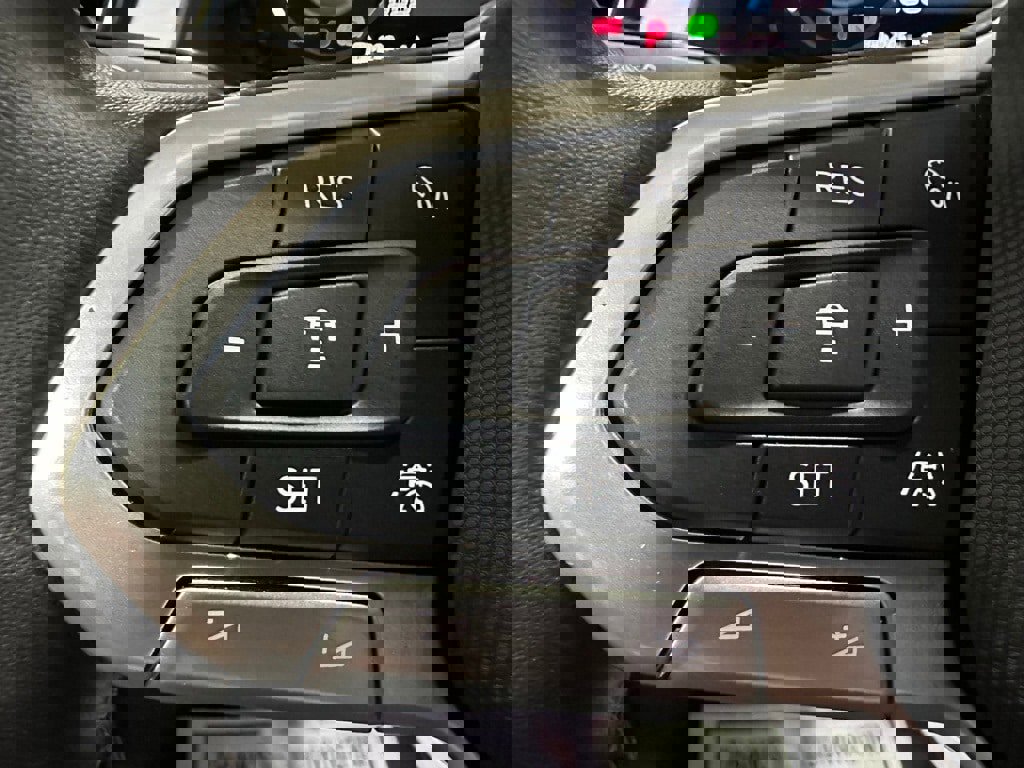 Used 2025 Volkswagen Atlas Cross Sport SE image 19