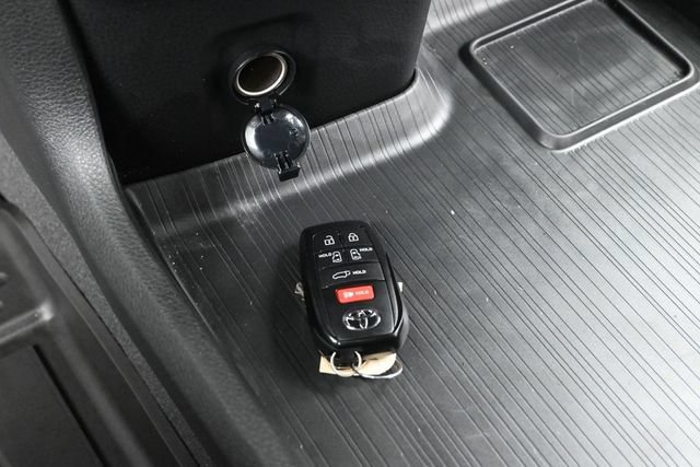 Certified 2026 Toyota Sienna XLE AWD/4WD image 32