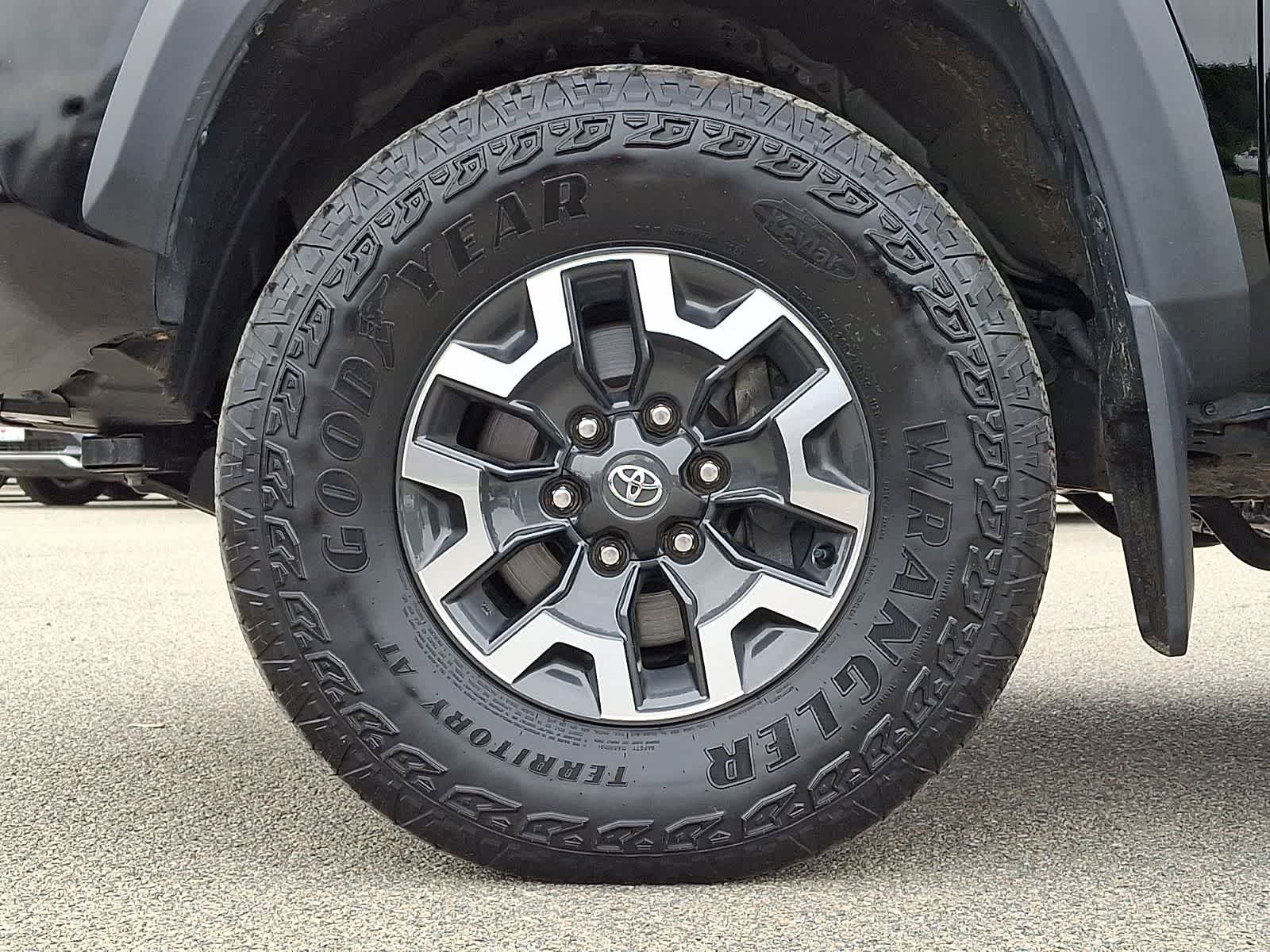 Certified 2023 Toyota Tacoma TRD Off-Road AWD/4WD image 11