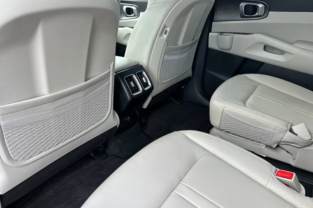 Used 2025 Kia Sorento EX image 14