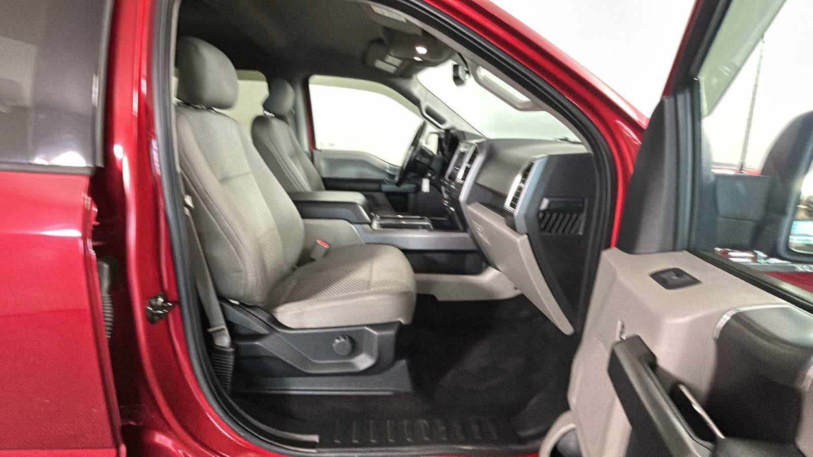 Used 2015 Ford F150 XLT w/ Equipment Group 301A Mid AWD/4WD image 34