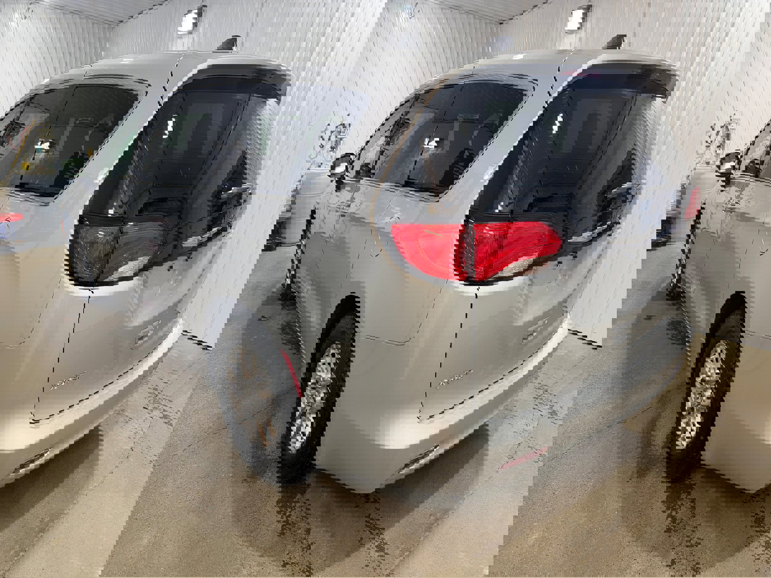 Used 2024 Chrysler Voyager LX image 4