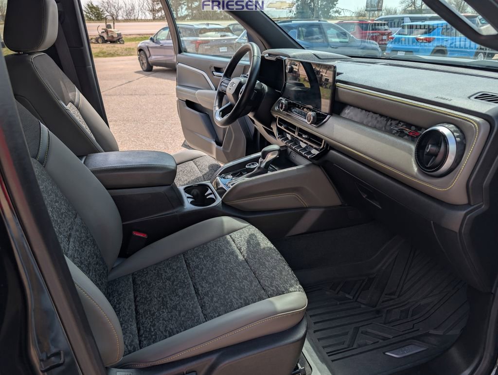 Used 2024 Chevrolet Colorado ZR2 w/ Technology Package image 16