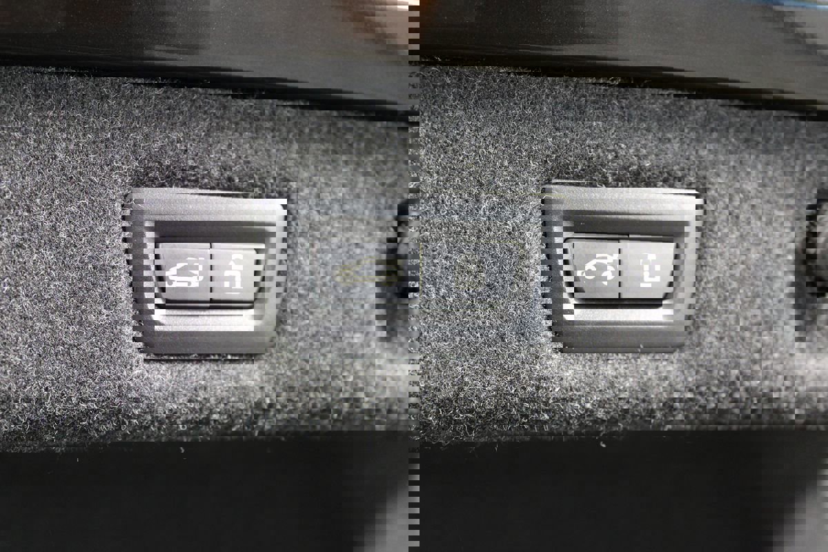 Used 2023 BMW 530e 530e w/ M Sport Package image 34