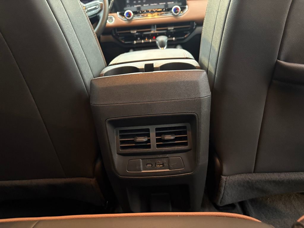 Used 2024 GMC Canyon AT4 image 24