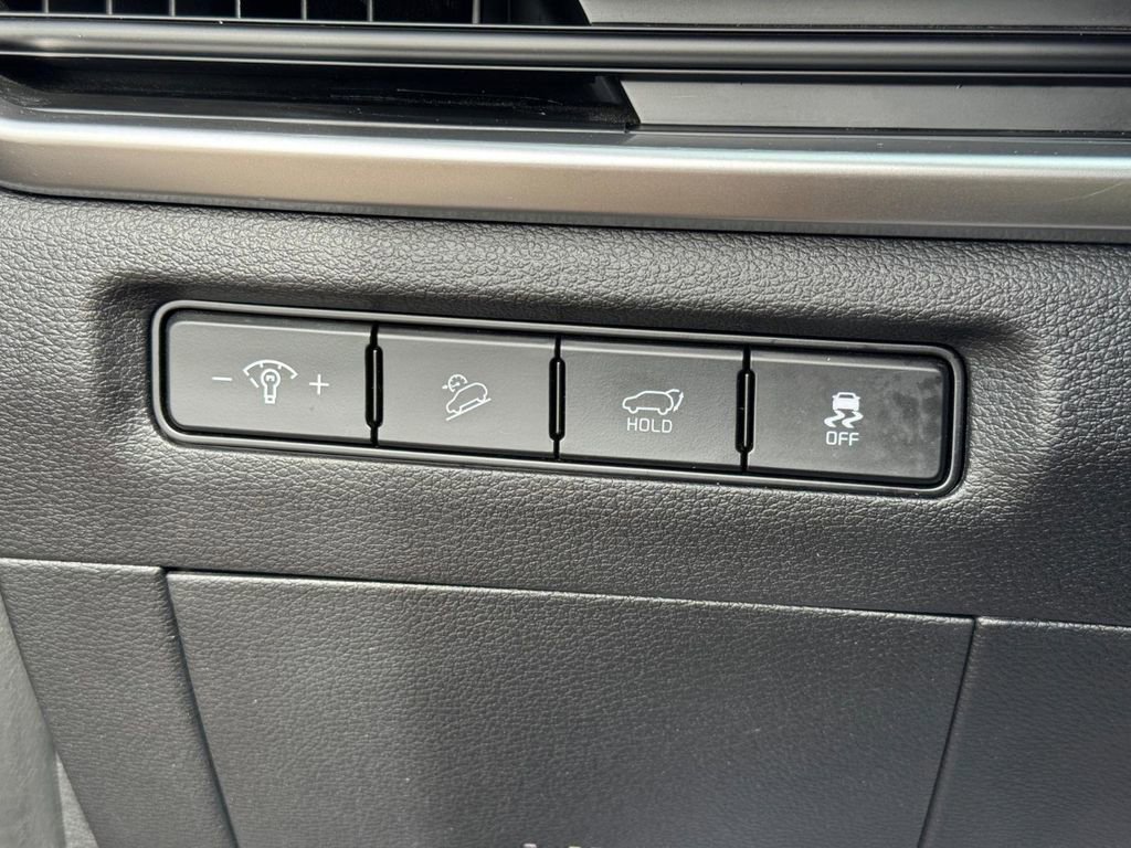 Used 2025 Kia Telluride S FWD image 22