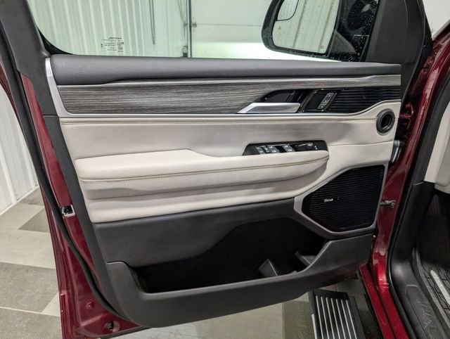 Used 2024 Jeep Wagoneer L Series III w/ Premium Group I image 13