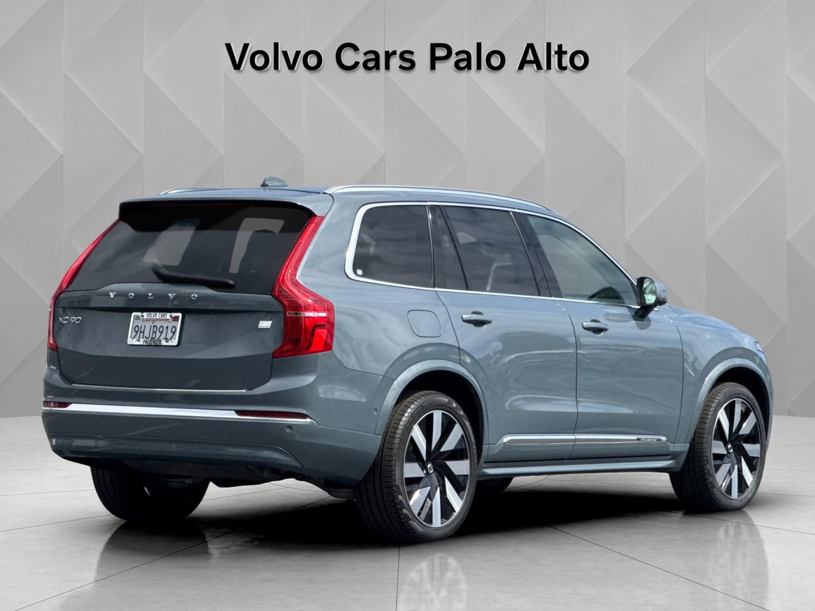 Certified 2023 Volvo XC90 T8 Ultimate w/ Lounge Package AWD/4WD image 3
