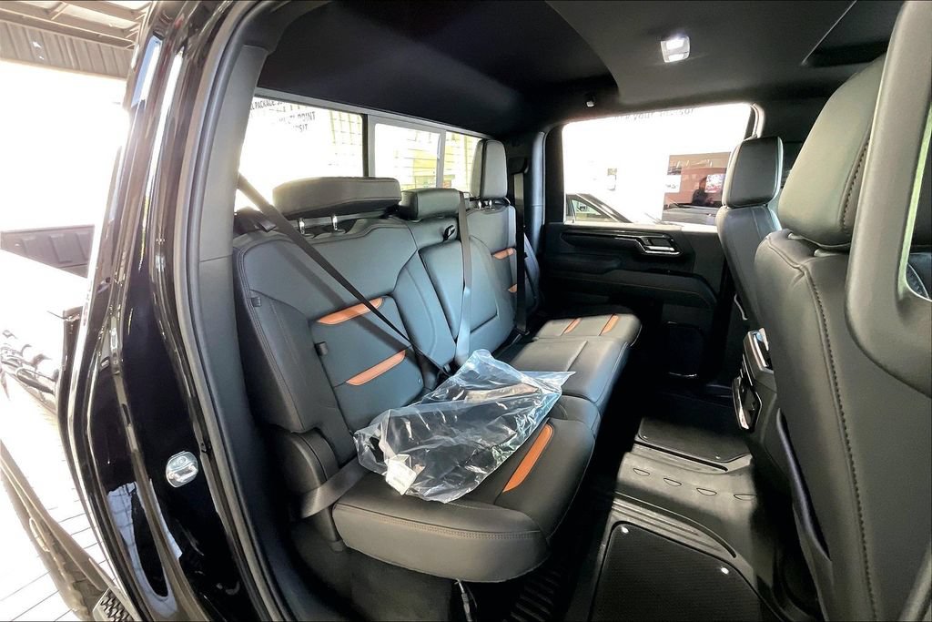 Used 2025 GMC Sierra 2500 AT4 w/ AT4 Premium Plus Package AWD/4WD image 15
