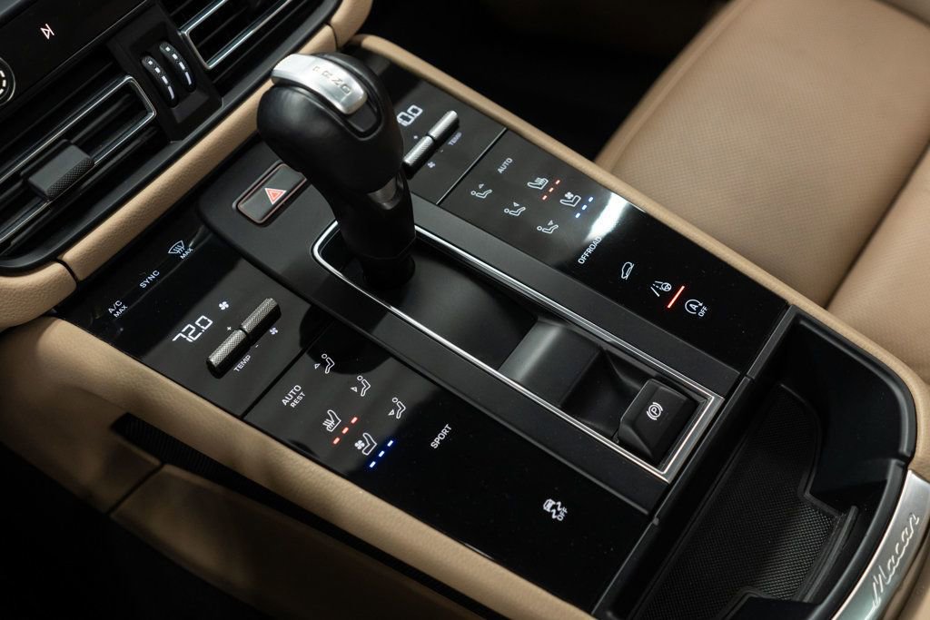 Used 2023 Porsche Macan image 19
