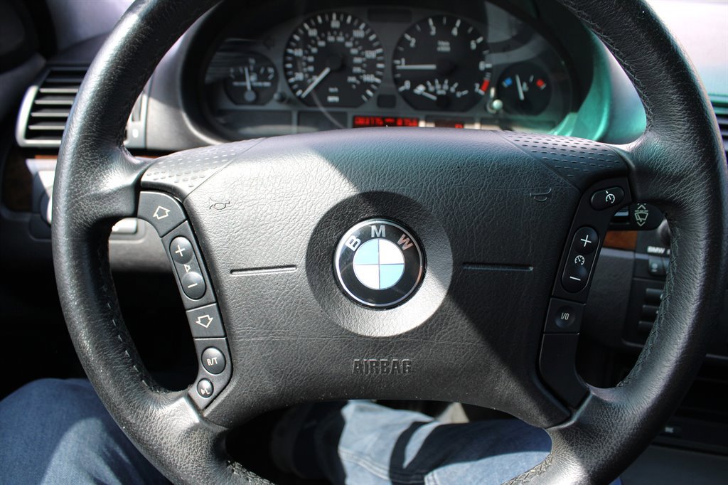 Used 2005 BMW 325i Sedan image 25
