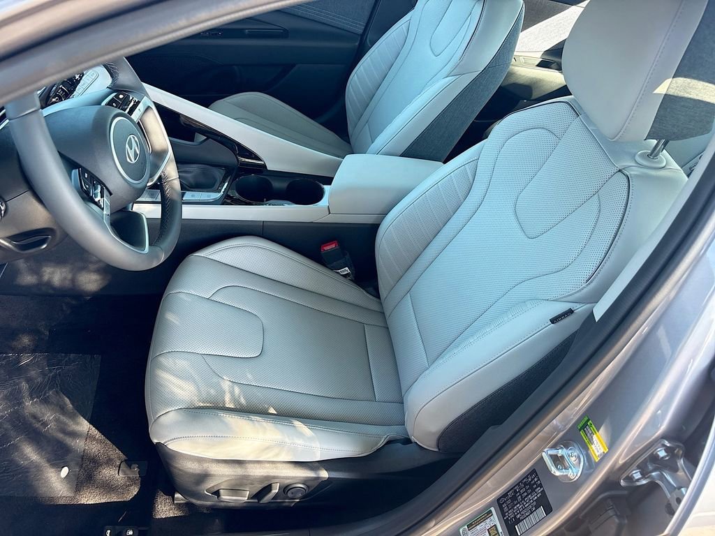 New 2025 Hyundai Elantra Limited w/ Cargo Package image 22