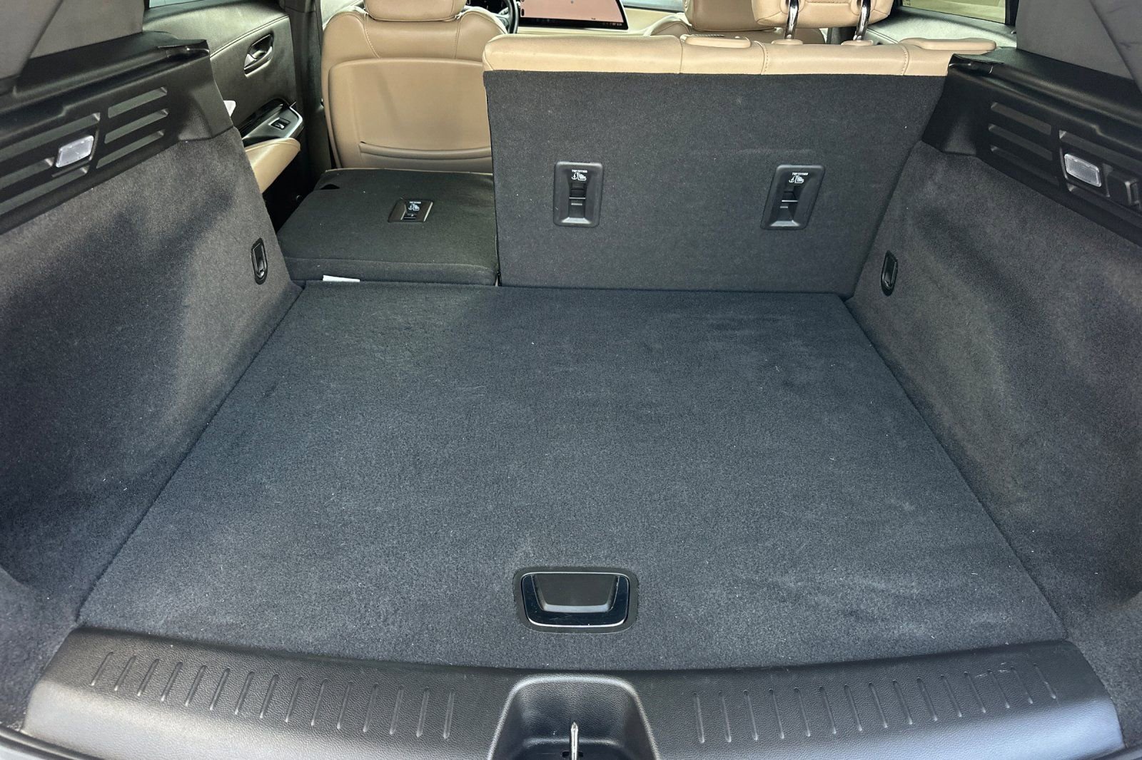 Used 2024 Cadillac XT4 Luxury w/ Cold Weather Package image 18