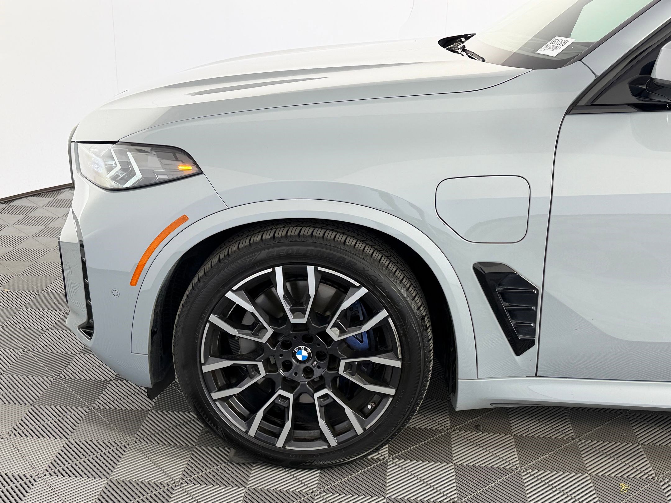 Certified 2025 BMW X5 xDrive50e w/ M Sport Package AWD/4WD image 11