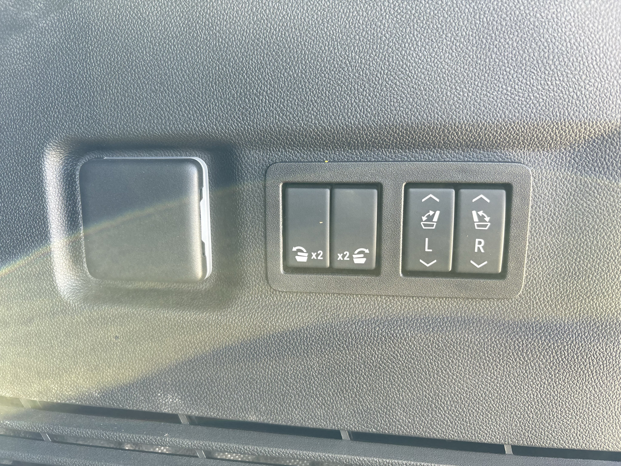 Used 2026 GMC Yukon XL Denali w/ Sun & Power Step Package AWD/4WD image 7
