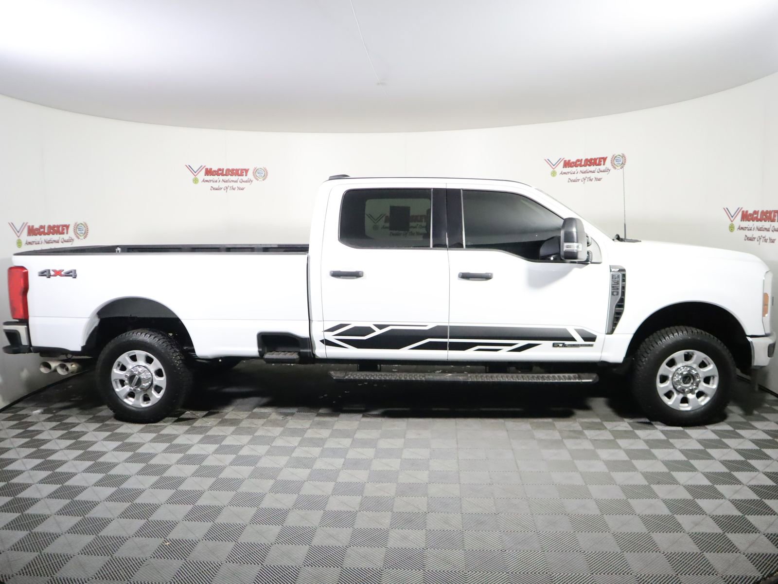 Used 2024 Ford F350 XLT image 4