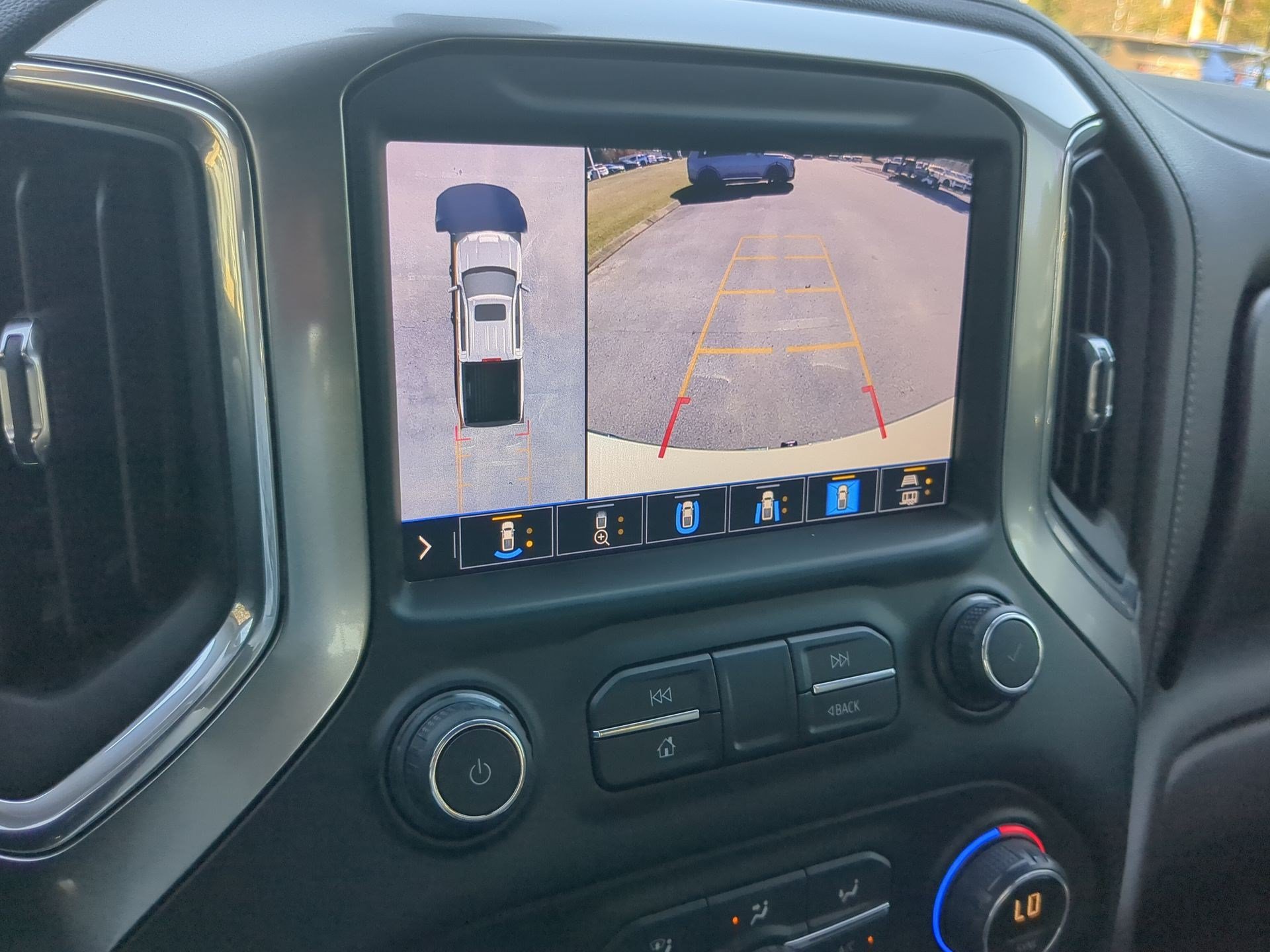 Used 2020 Chevrolet Silverado 1500 LTZ AWD/4WD image 17