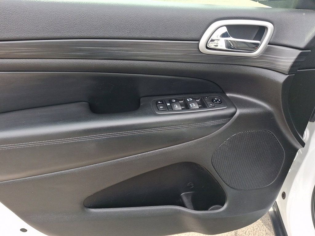 Used 2021 Jeep Grand Cherokee Laredo image 22