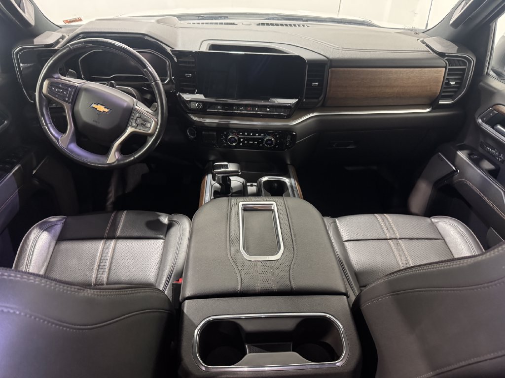 Used 2022 Chevrolet Silverado 1500 High Country w/ High Country Premium Package AWD/4WD image 30