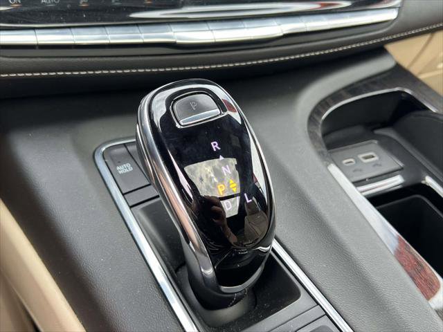 Used 2021 Cadillac Escalade Premium Luxury AWD/4WD image 32