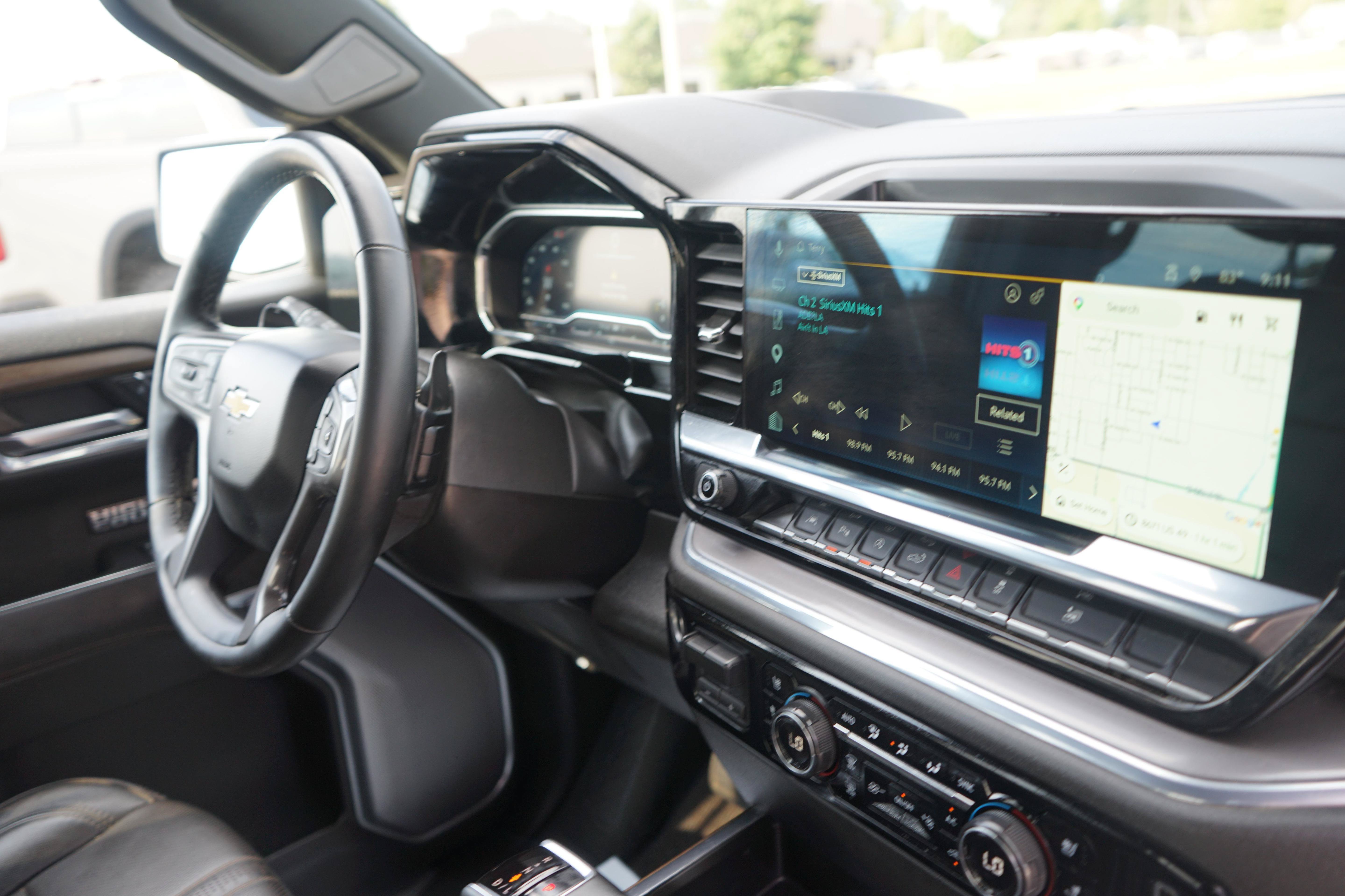 Used 2024 Chevrolet Silverado 1500 High Country w/ Technology Package AWD/4WD image 26