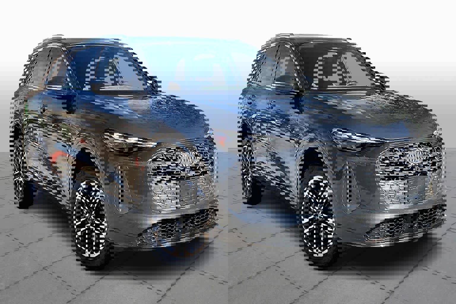 Certified 2025 Audi Q5 Premium w/ Convenience Package image 2