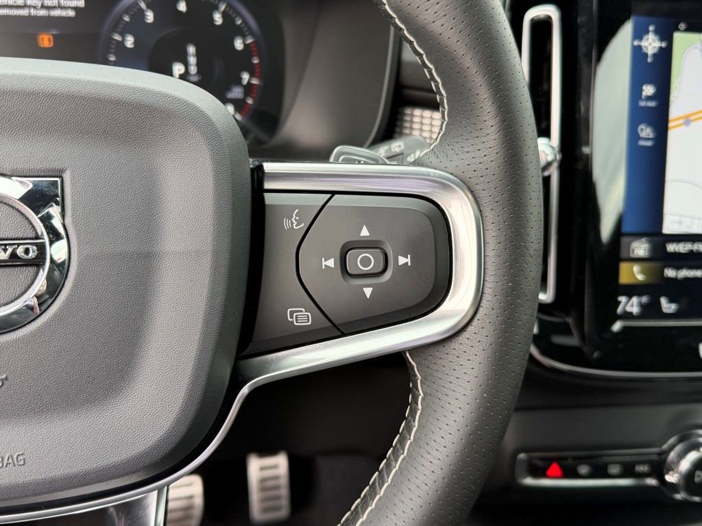 Used 2020 Volvo XC40 T5 R-Design w/ Protection Package Premier image 29