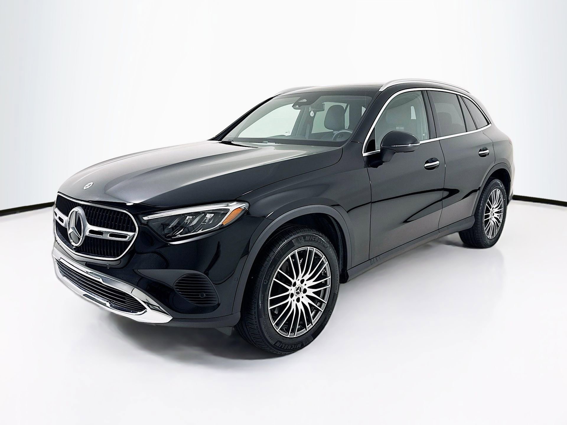 Certified 2025 Mercedes-Benz GLC 300 image 3