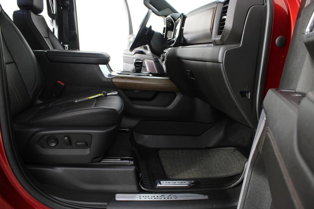 Used 2023 Chevrolet Silverado 1500 High Country w/ Technology Package AWD/4WD image 25