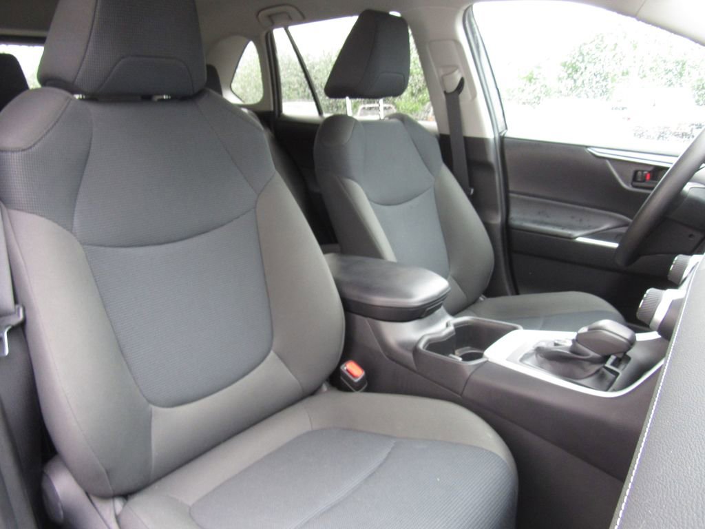 Certified 2022 Toyota RAV4 LE AWD/4WD image 19