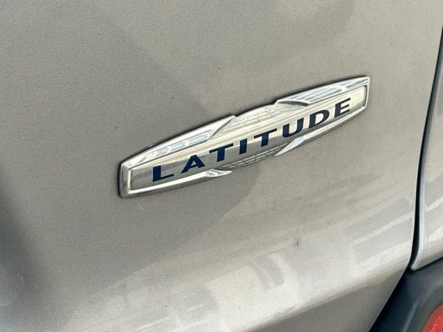 Used 2019 Jeep Cherokee Latitude Plus w/ Cold Weather Group AWD/4WD image 7
