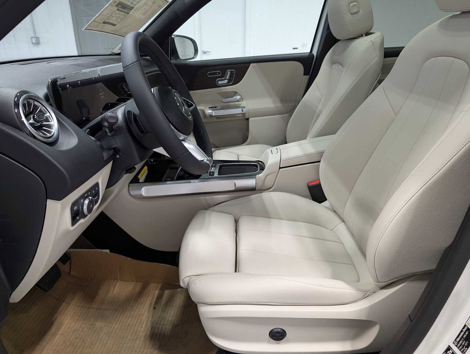 New 2026 Mercedes-Benz GLB 250 4MATIC image 4