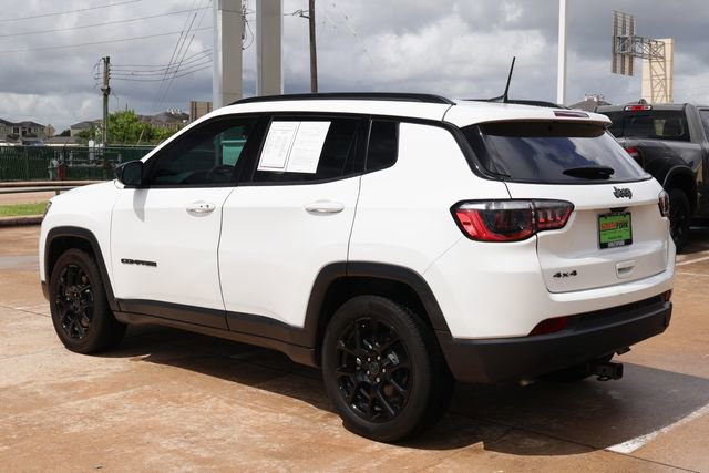 Used 2025 Jeep Compass Latitude w/ Altitude Special Edition AWD/4WD image 4