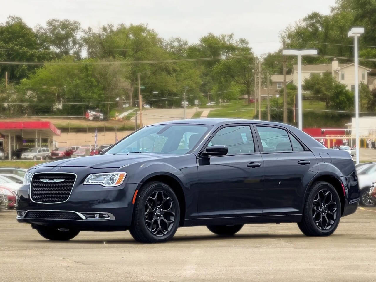 Used 2019 Chrysler 300 Touring w/ Sport Appearance Package image 3