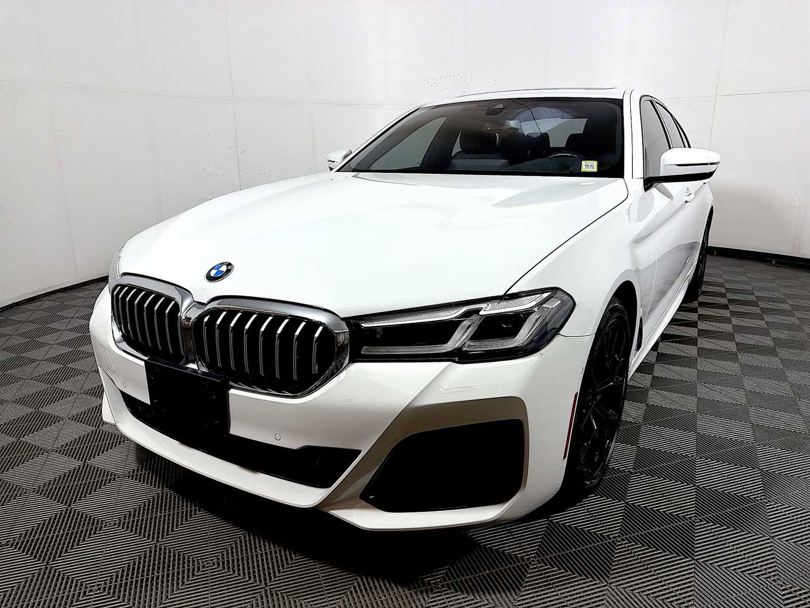 Used 2023 BMW 540i xDrive w/ M Sport Package AWD/4WD image 3