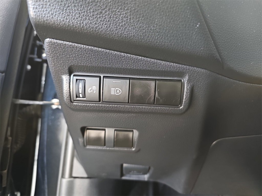 Used 2024 Toyota Corolla Cross LE image 25