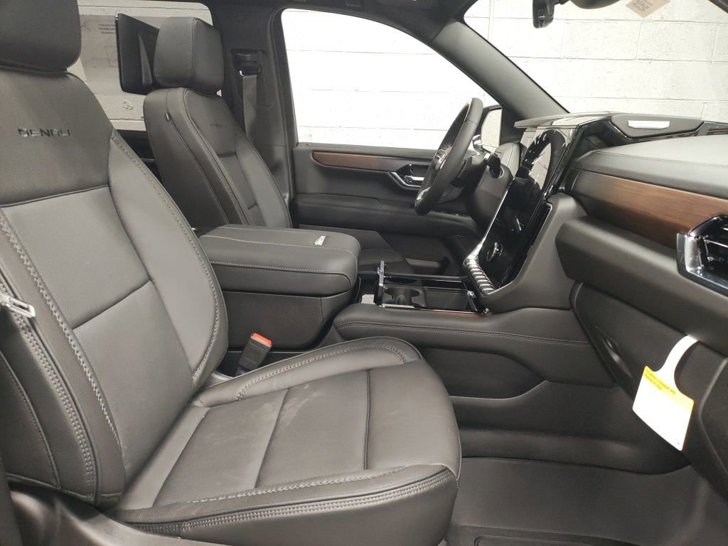 New 2026 GMC Yukon Denali w/ Denali Reserve Package image 7