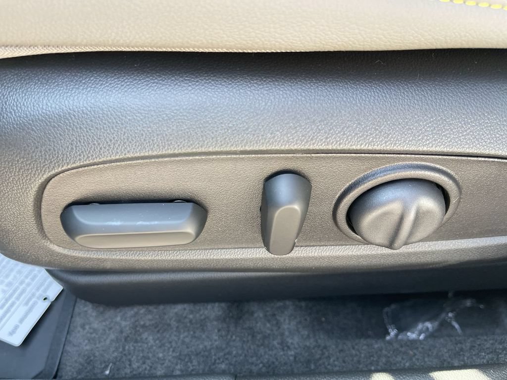 New 2026 Chevrolet Trax ACTIV w/ Sunroof Package FWD image 12