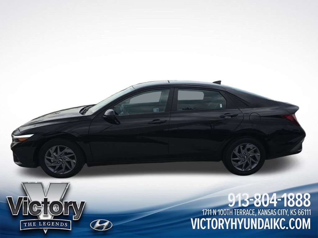 Used 2024 Hyundai Elantra SEL FWD image 2