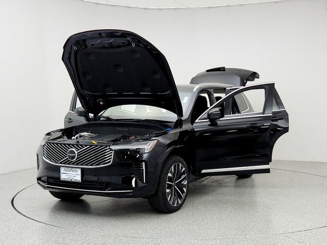 New 2025 Volvo XC90 B5 Plus w/ Protection Package Premier image 9