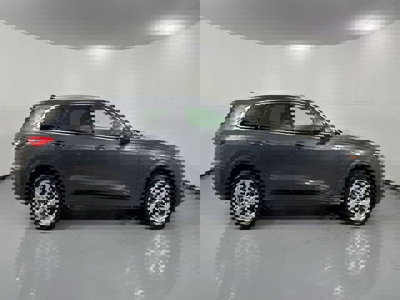 Used 2025 Audi Q5 Premium Plus w/ Premium Plus image 38